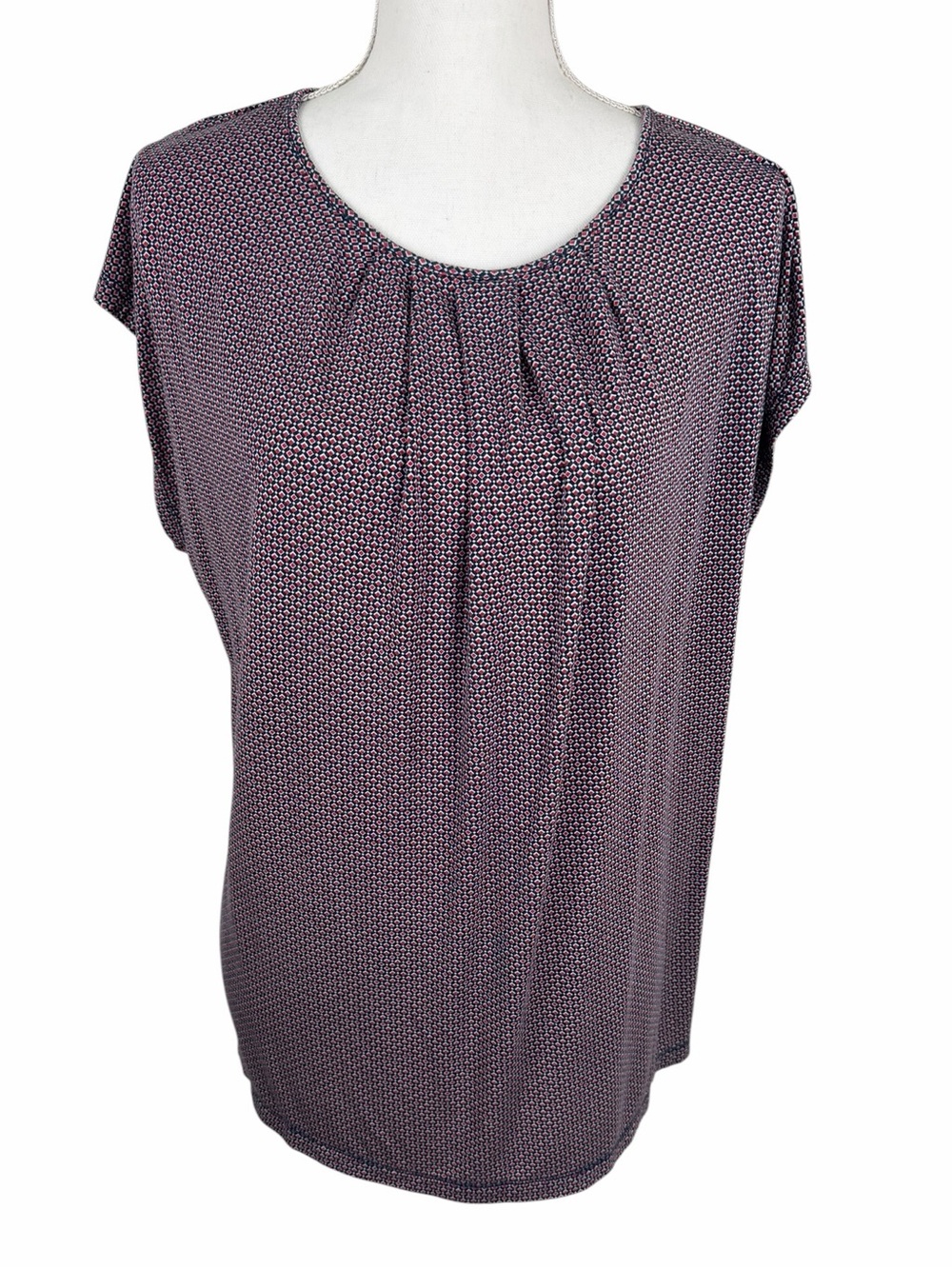 Chaps Women's 1X Red/Blue Geometric Pleated Scoop Neck Top in great condition.